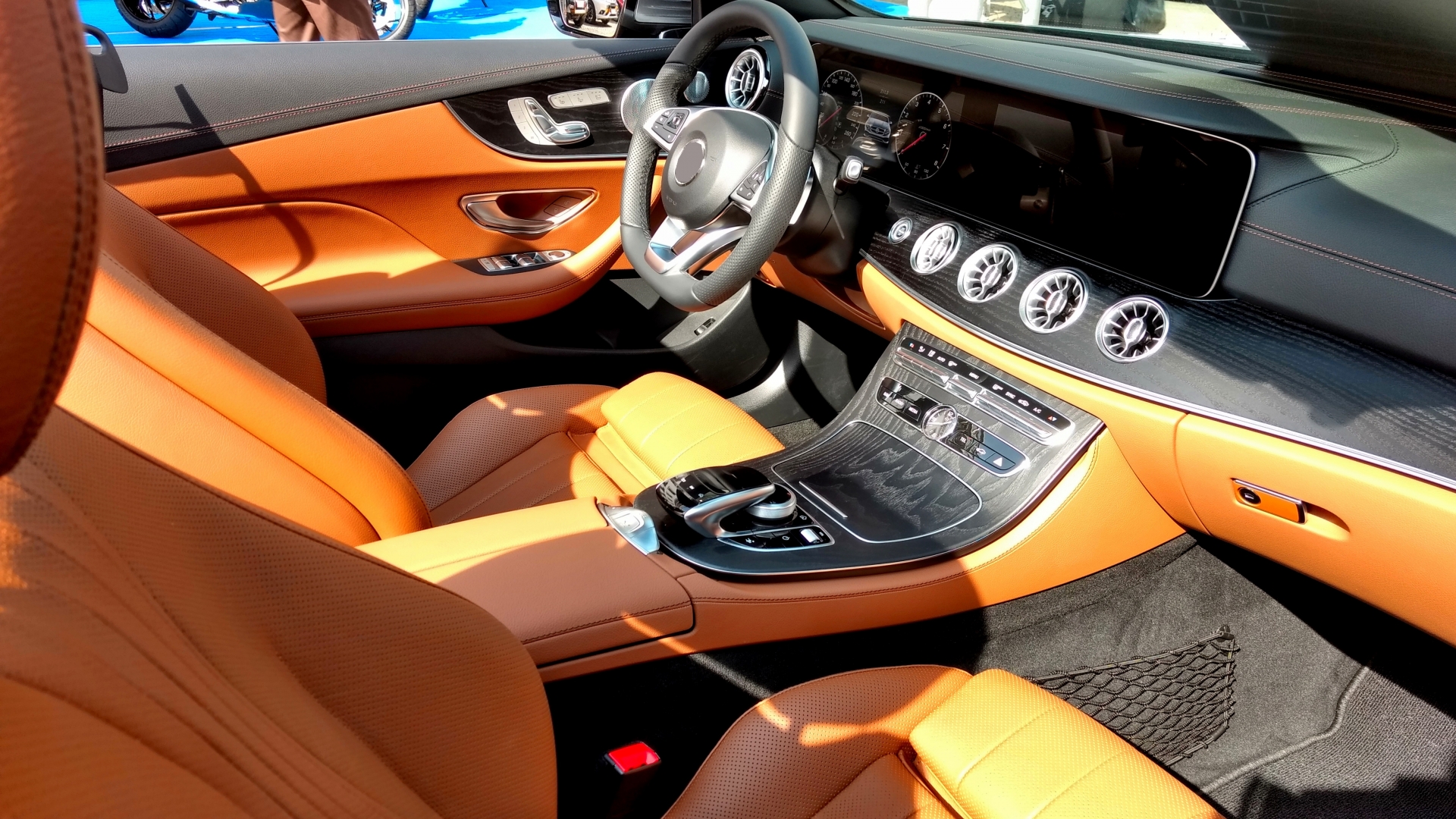 施工事例「【塩尻市】メルセデス・ベンツ Cクラス　エアコンからの異音問題を解決！」のサムネイル