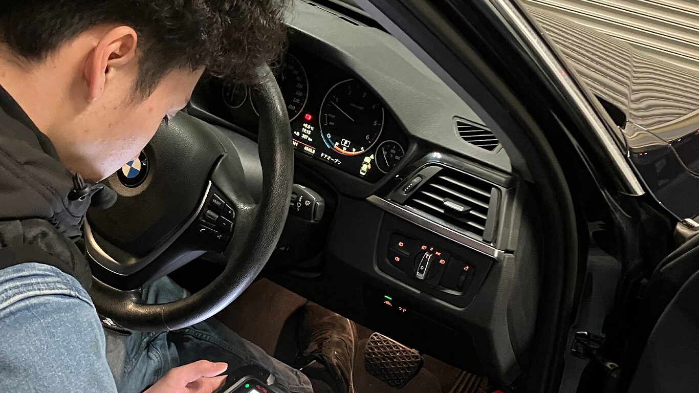 施工事例「【松本市】BMW X1　冷媒充填・フィルター交換で冷却性能を復活！」のサムネイル